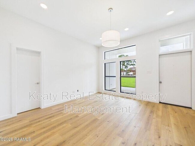 Building Photo - 1120S Washington Street - Unit 201