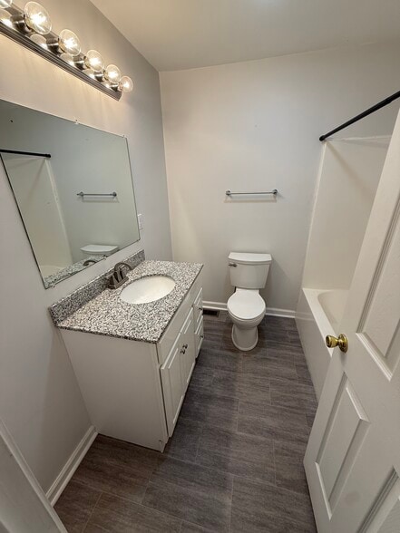 Building Photo - 305 W Seminary St