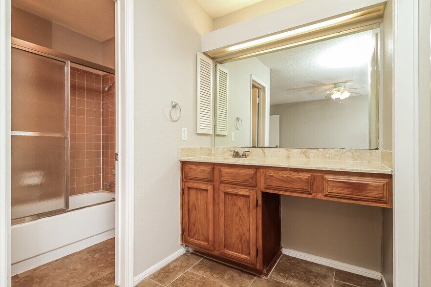 Building Photo - 6803 Highland Bluffs