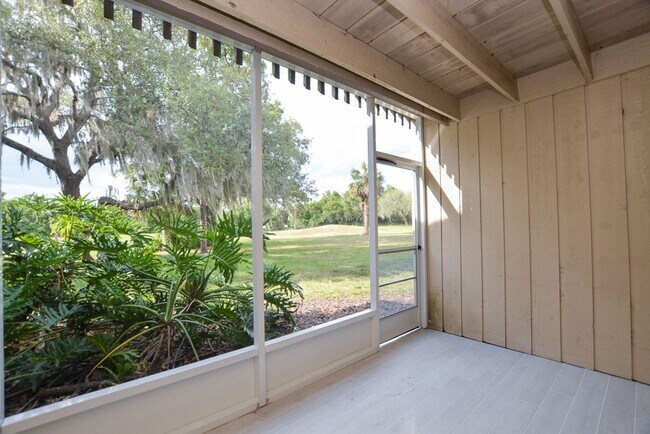Building Photo - 622 Olde Camelot Cir