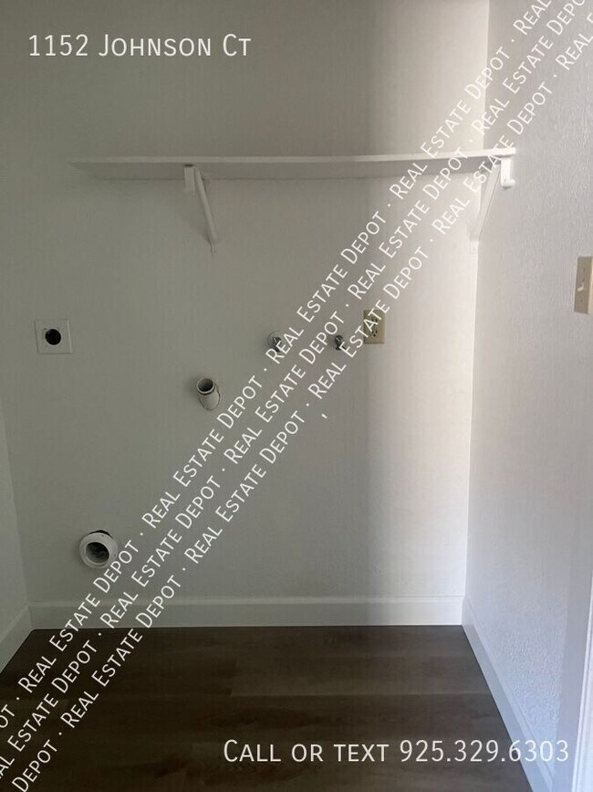 Building Photo - 1152 Johnson Ct