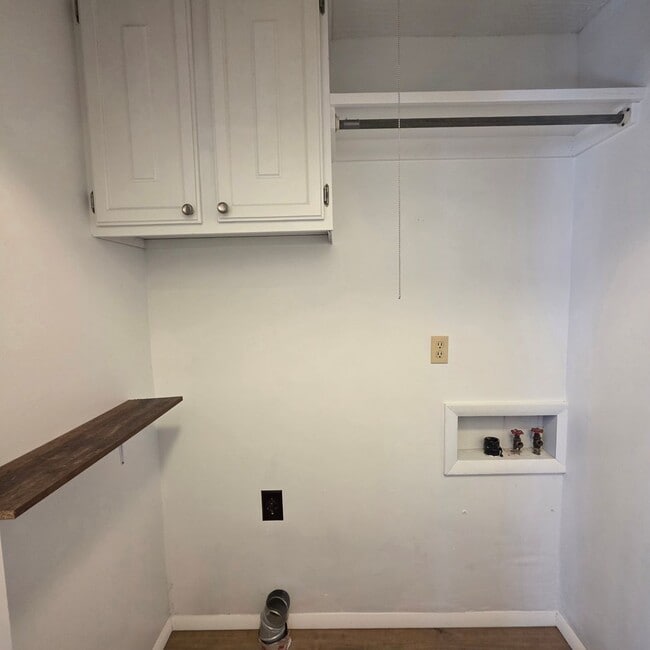 Building Photo - 3 Bedroom, 2 Bath, 2-Car Garage Home for Rent