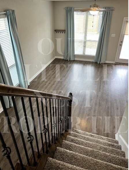 Building Photo - 10712 Fallbrook Rd