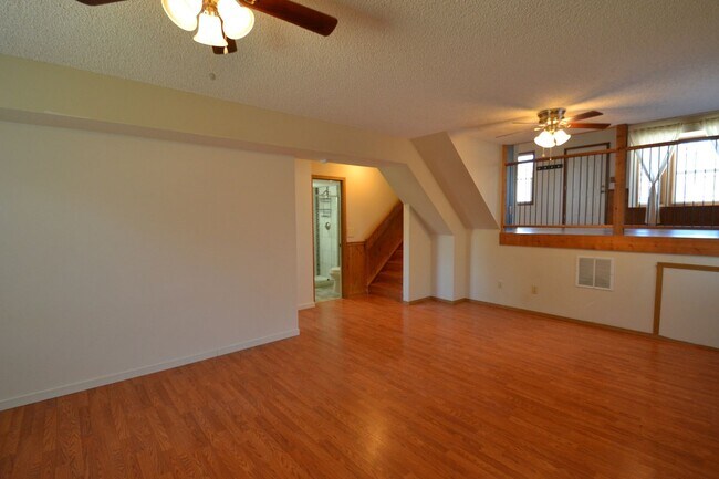 Building Photo - 4 Bedroom Home Available Near COS Airport!