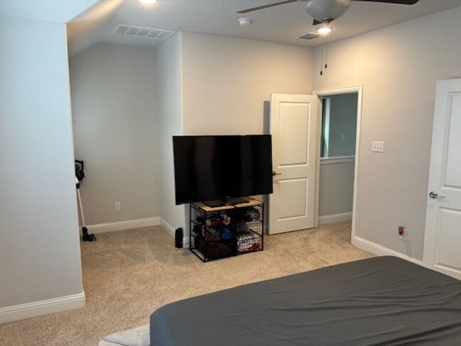 Building Photo - 131 Peach Orchard Ln