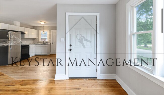 Building Photo - 429 Henry St