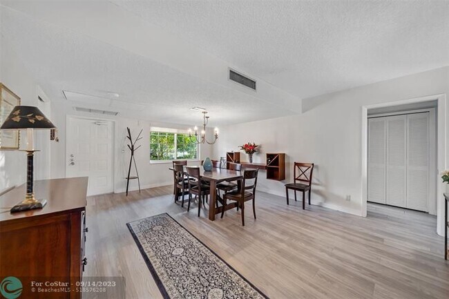 Building Photo - 3611 Oaks Clubhouse Dr