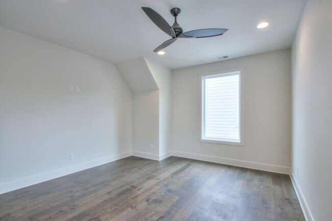 Building Photo - Welcome To Nashville!