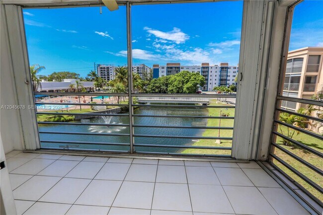 Building Photo - 505 E Dania Beach Blvd