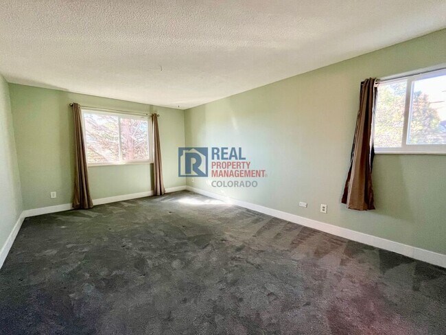 Building Photo - 920 S Walden Way