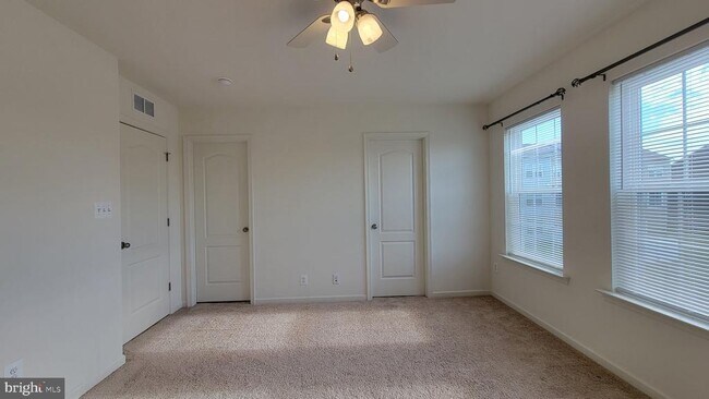 Building Photo - 39 Stafford Pl
