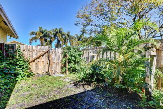 Building Photo - 12449 Westhampton Cir