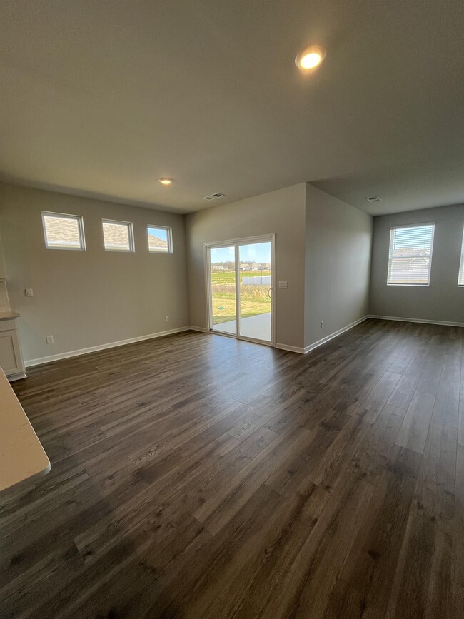 Building Photo - 6127 Japonica Ln