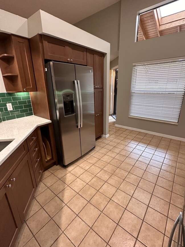 Kitchen includes eat in breakfast nook - 2912 Lake Pineloch Blvd