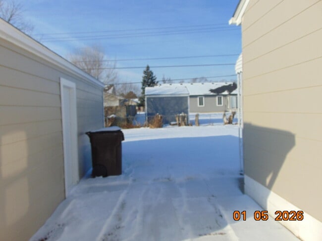 Building Photo - 46589 Huling St