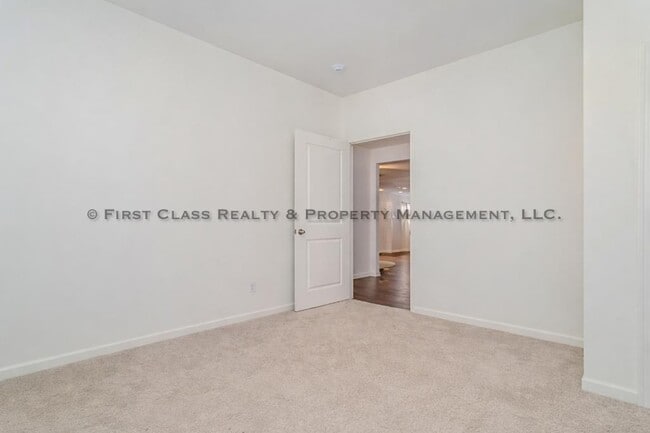 Building Photo - 46 S Great White Way