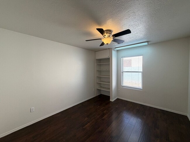 Building Photo - 3 Bedroom Single Story Home Available Near Unser Blvd NW & Irving Blvd NW