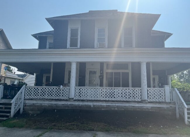 Building Photo - 225 S East St