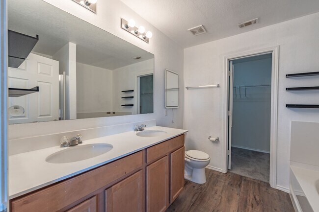 Building Photo - 11326 Fine Design