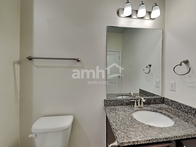 Building Photo - 2000 Bennett Dr