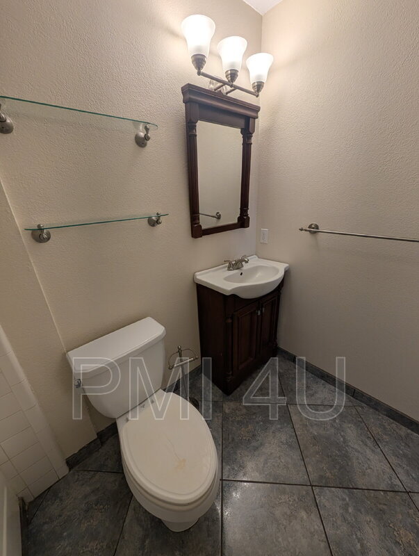 Building Photo - 4225 Penelope Pl NE