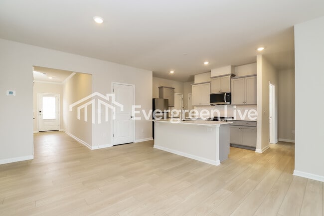 Building Photo - 5543 Hydrangea St