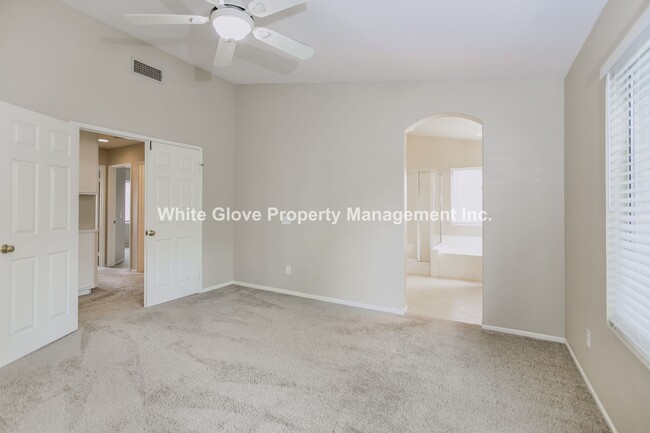 Building Photo - 4 Bedroom in Fullerton's Somerset Gated Co...