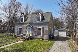 Building Photo - College Cultural Area, 3 bed, 1 1/2 bath, ...