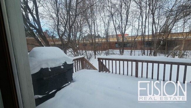 Building Photo - ONE Private Room with ALL Utilities Included in Prime Burlington Location