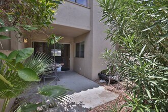 Building Photo - Arcadia condo w/patio