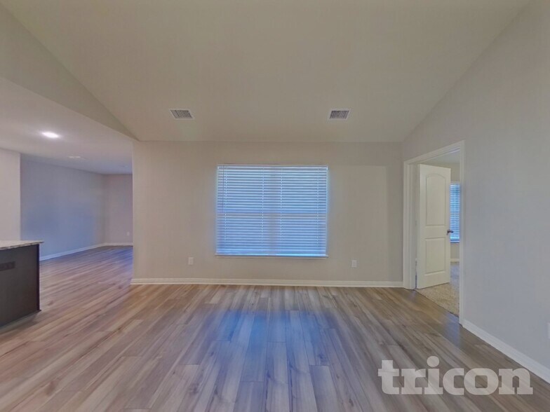 Building Photo - 144 Bandana Cir