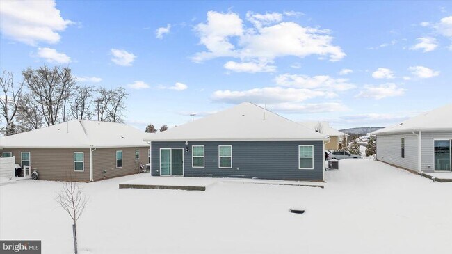 Building Photo - 114 Petal Dr