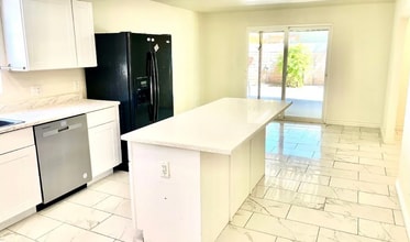 Building Photo - 4792 E Cincinnati Ave