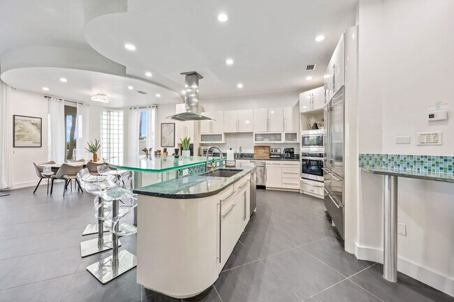 Building Photo - 873 S Atlantic Ave