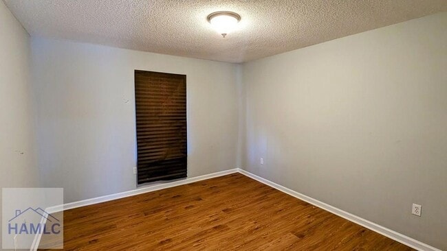 Building Photo - 215 Gordon St