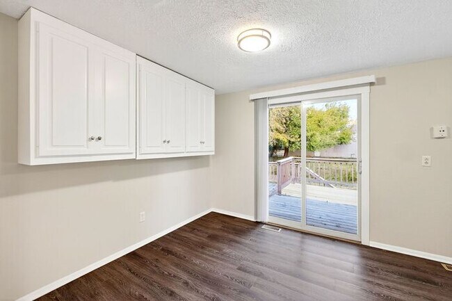 Building Photo - Nicely Updated Home