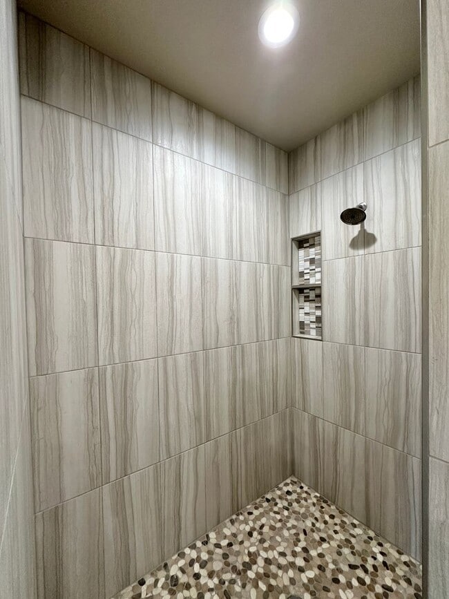 Building Photo - Rent Reduction!! 2 story, 5-bedroom 3 bath home in Wyatt Acres