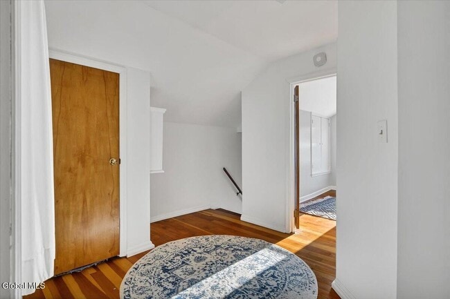 Building Photo - 138 Elm St