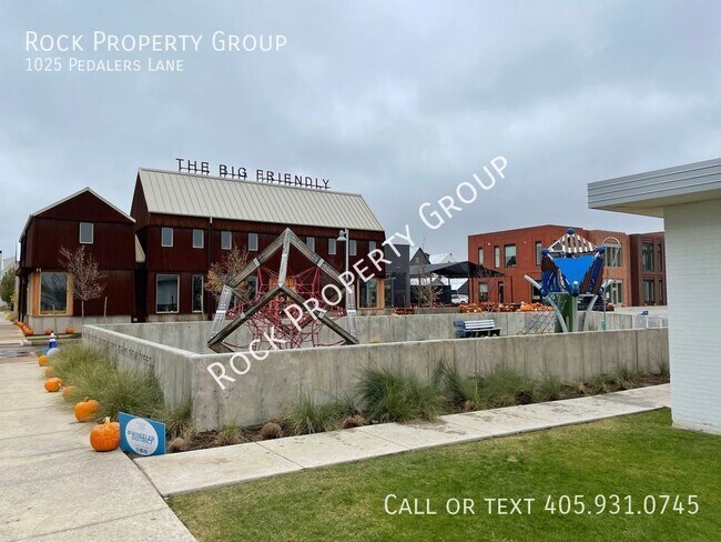 Building Photo - 1025 Pedalers Ln