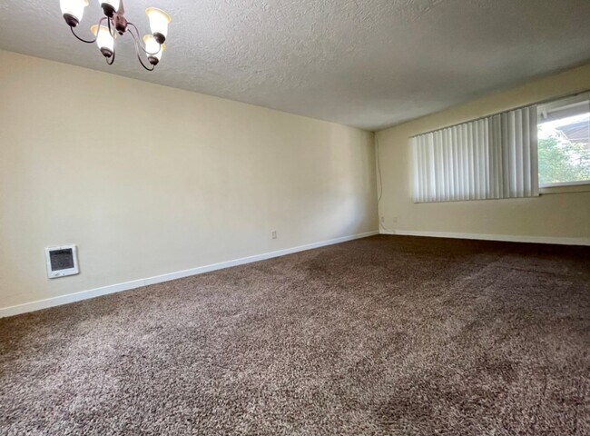 Building Photo - **FREE FIRST MONTH'S RENT** Montavilla 2 Bedroom Upstairs Apartment w/ A/C and Off Street Parking...