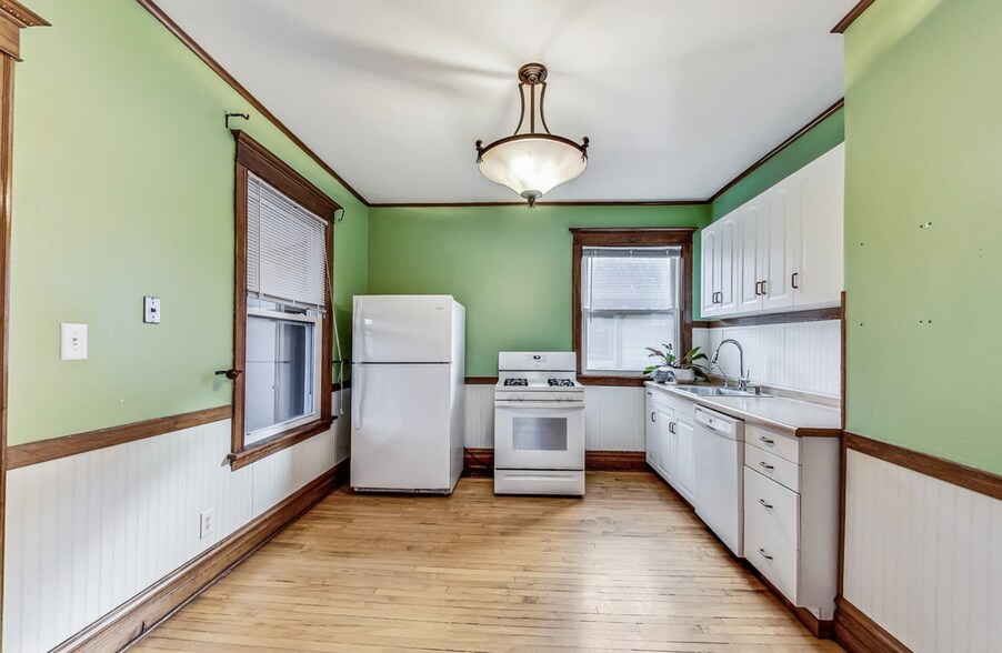 Building Photo - 3747 N Kostner Ave