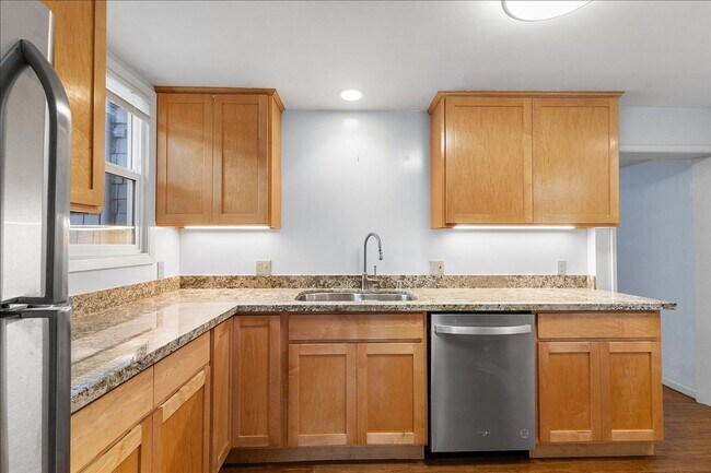 Building Photo - 2148 1/2 Santa Clara Ave - 2 bedroom | 1 b...