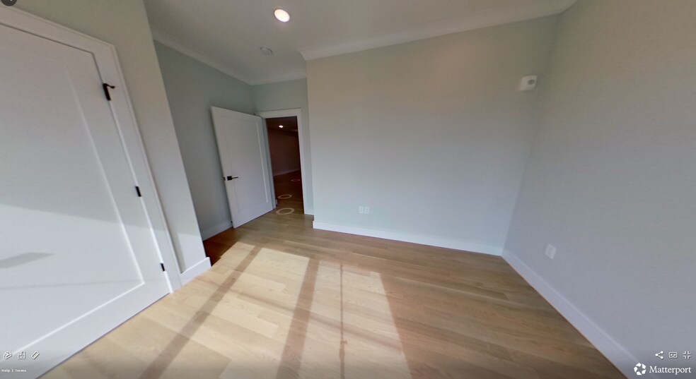 Building Photo - 100 Warren St