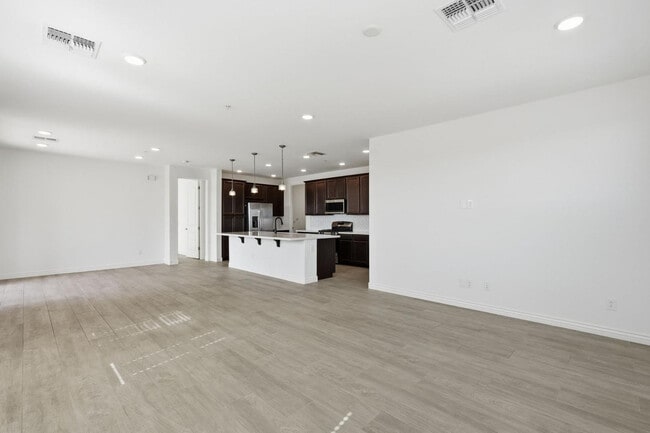 Building Photo - 5100 E Rancho Paloma Dr