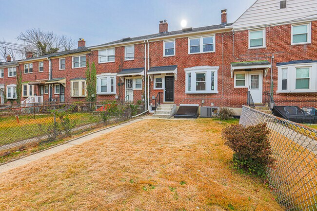 Building Photo - 3 Bedroom Complete Rehab