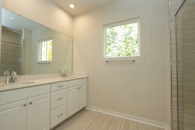 Building Photo - Brand New 3-Bedroom Townhome in Prime Charlotte Location!