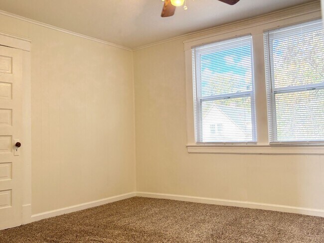 Building Photo - Alcoa 37701 - 3 bedroom 2 bath - call Jere...
