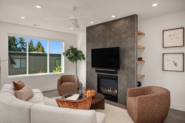 Building Photo - 4bd/3.25 Kirkland Home