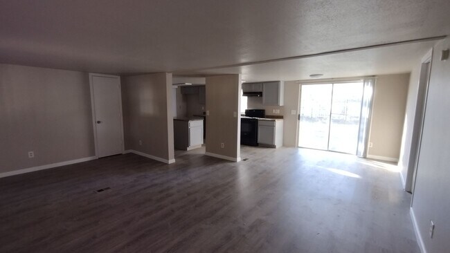 Building Photo - Large 4 Bedroom 2 Bath Home in Granbury - Indian Harbor