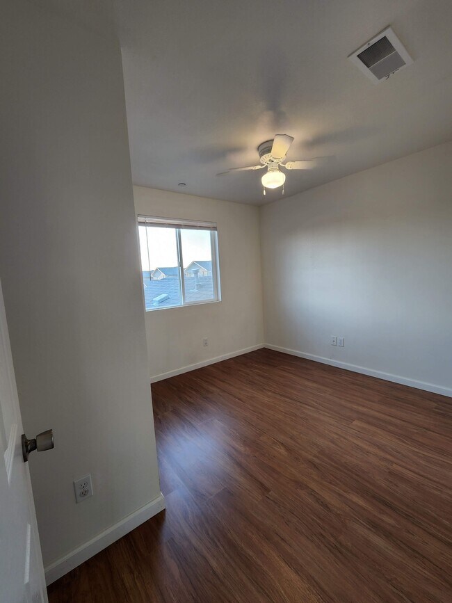 Building Photo - 145 Brookridge Dr